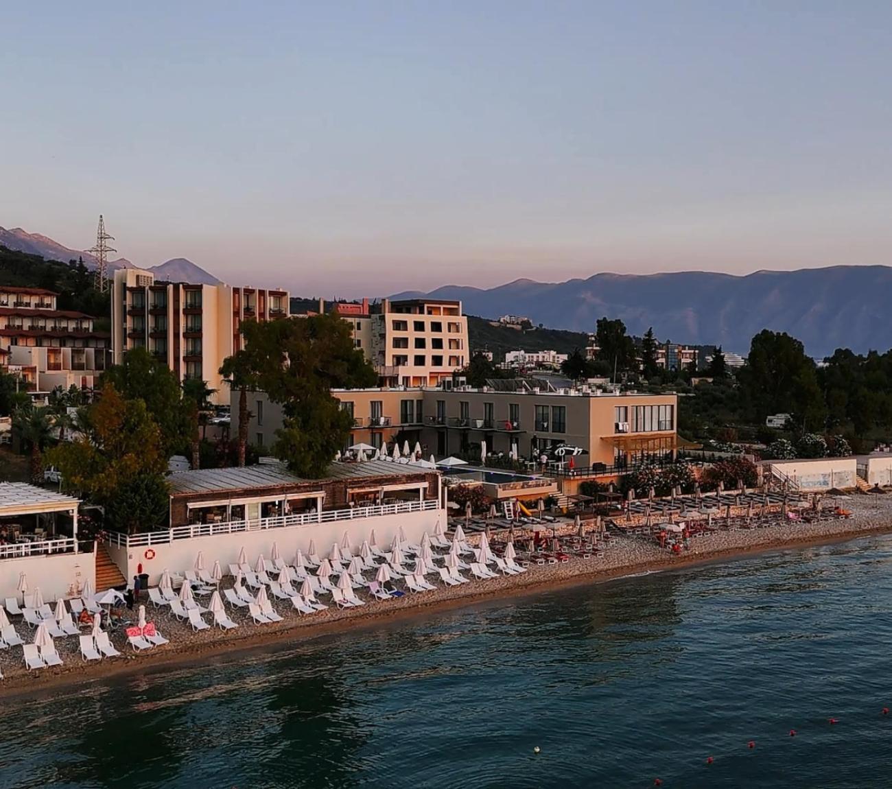 فندق Dukes Albania Radhimë المظهر الخارجي الصورة